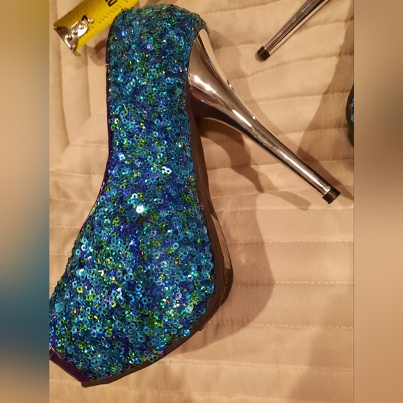 Arianna-12 multi color stiletto sequence heels EUC size 6 - Picture 8 of 9